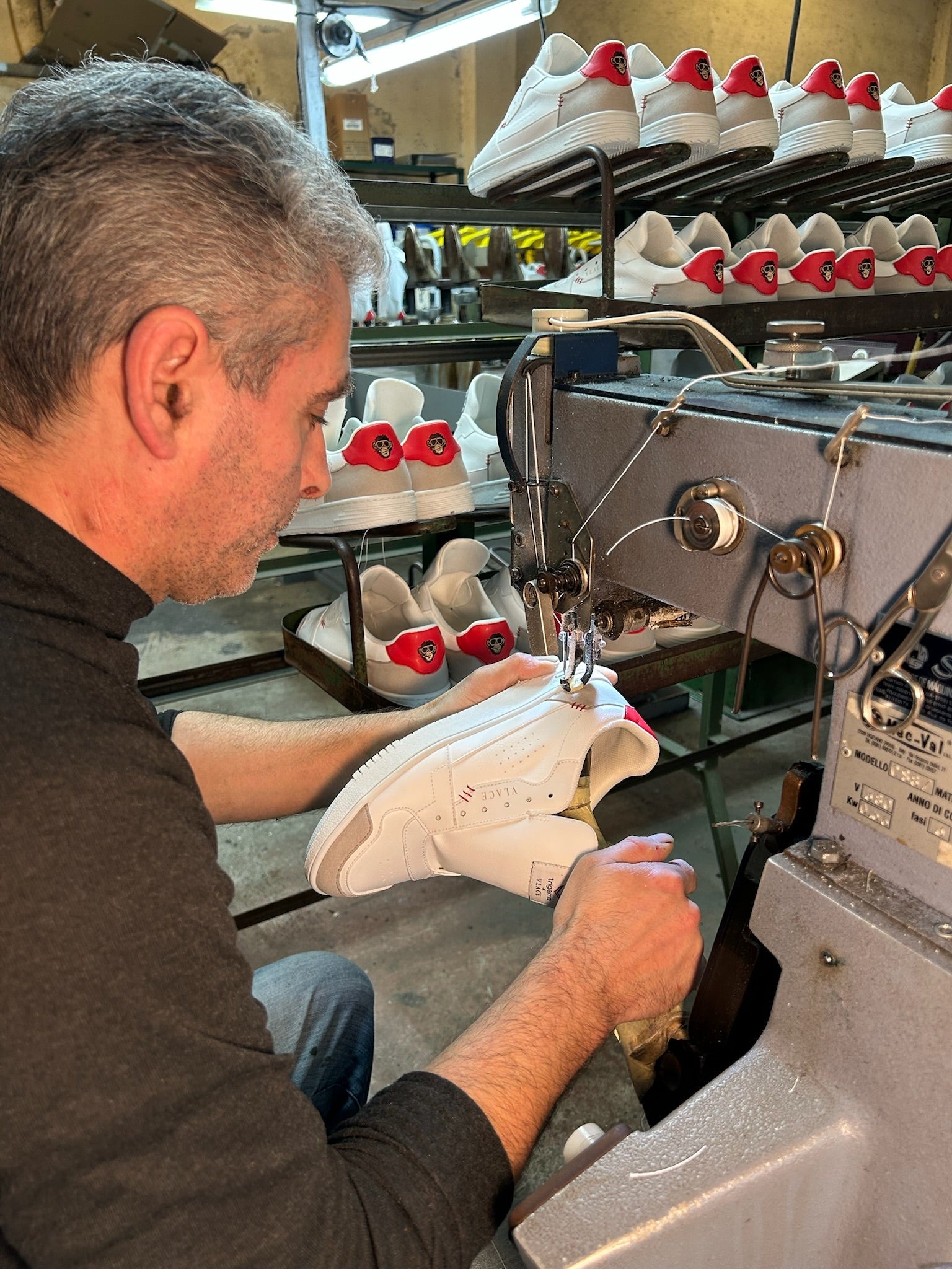 Transparenter Preis für faire Sneaker erklärt