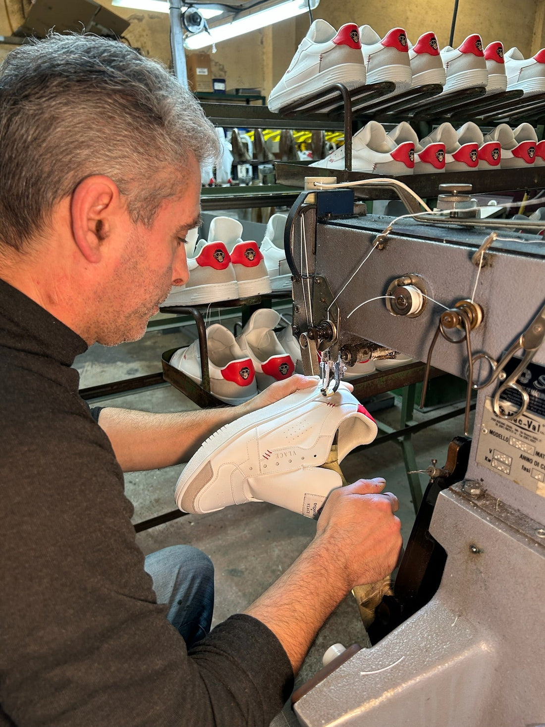 Transparenter Preis für faire Sneaker erklärt