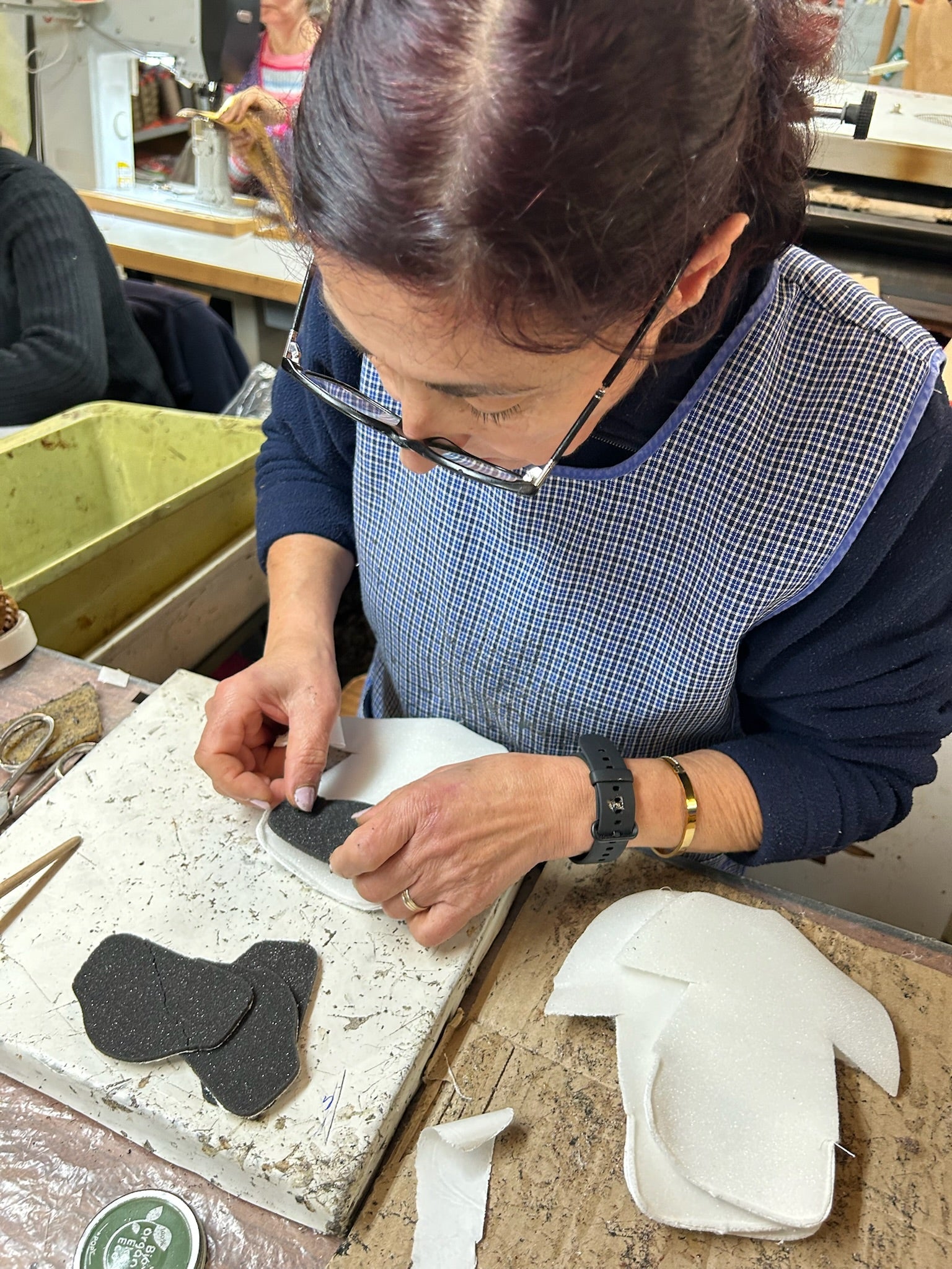 Materialvergleich Leder und vegane Alternative ohne Geruch